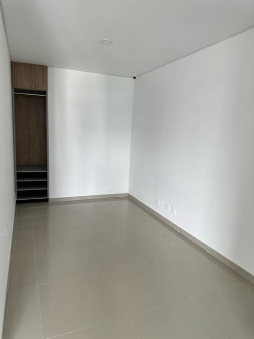 Apartamento de 3 alcobas en venta en Picaleña Y Mirolindo, Ibagué, 130 m² · foto 5 de 9