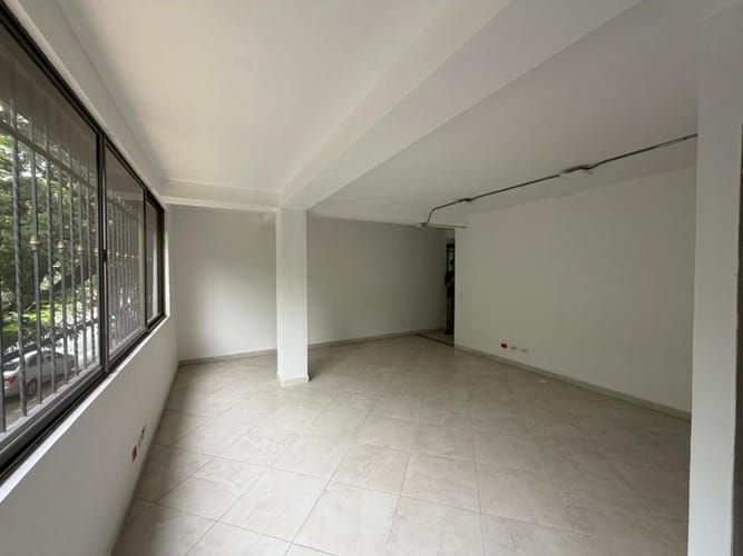 Oficina en arriendo en Florida Nueva, Medellín, 160 m² · foto 2 de 14