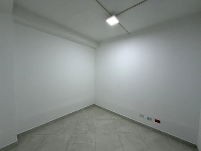 Oficina en arriendo en Florida Nueva, Medellín, 160 m² · foto 9 de 14