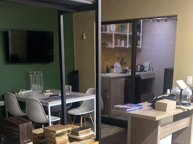 Oficina en arriendo en El Poblado, Medellín, 47 m² · foto 2 de 6