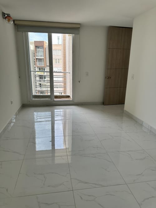 Apartamento de 2 alcobas en venta en Picaleña Y Mirolindo, Ibagué, 76 m² · foto 3 de 10