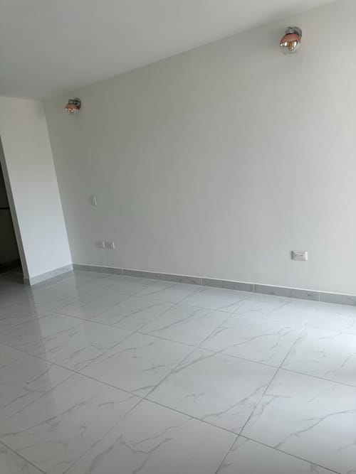 Apartamento de 2 alcobas en venta en Picaleña Y Mirolindo, Ibagué, 76 m² · foto 2 de 10