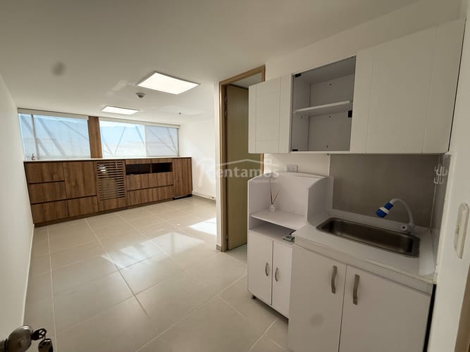 Oficina en arriendo en Suramericana, Medellín, 75 m² · foto 3 de 20