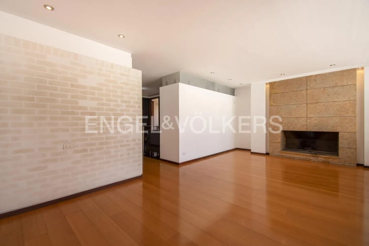 Apartamento de 3 alcobas en venta en Chicó Reservado, Bogotá, 182 m² · foto 2 de 15