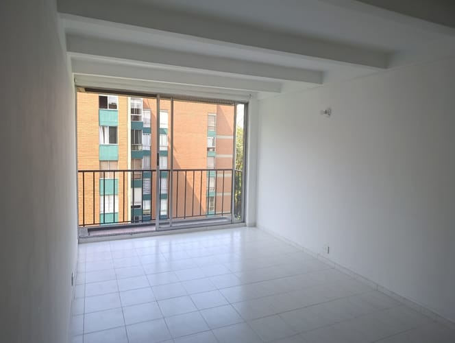 Apartamento de 3 alcobas en arriendo en Patio Bonito, Medellín, 100 m² · foto 2 de 15