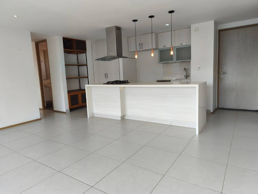 Apartamento en arriendo en Loma Del Esmeraldal, Envigado · foto 2 de 17