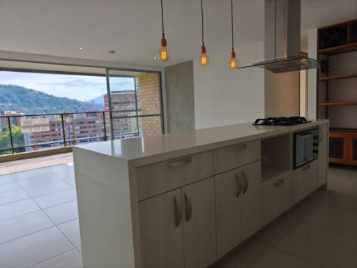 Apartamento en arriendo en Loma Del Esmeraldal, Envigado · foto 4 de 17