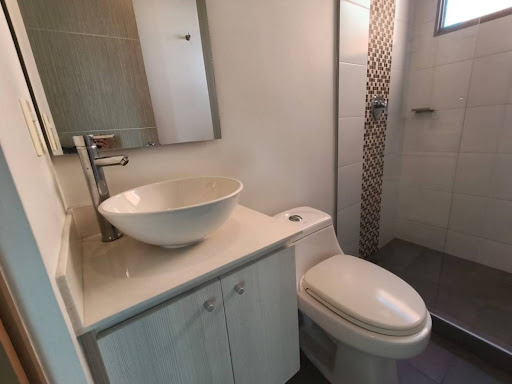 Apartamento en arriendo en Loma Del Esmeraldal, Envigado · foto 9 de 17