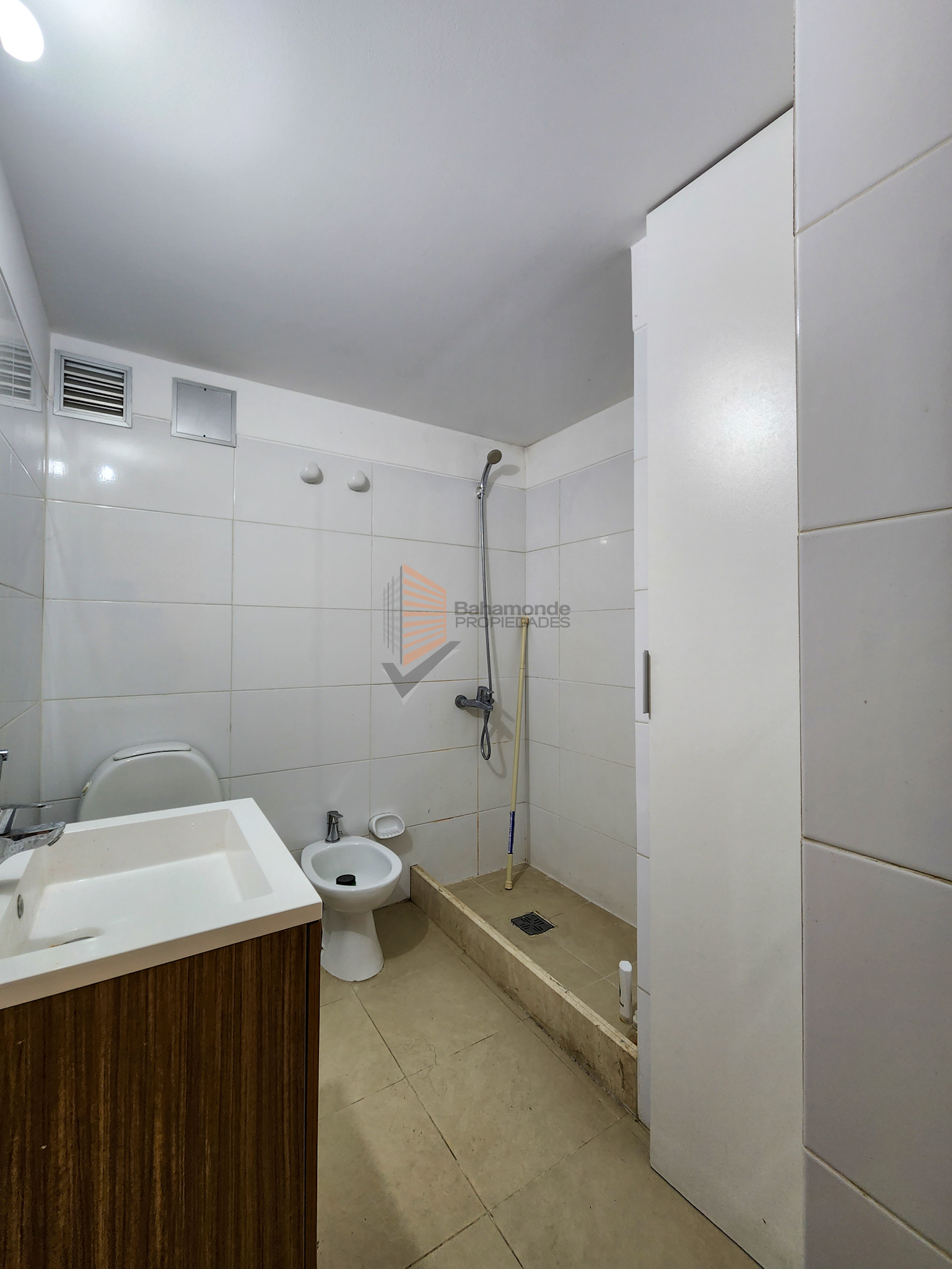 Apartamento, 2 dormitorios, cochera · Foto 12