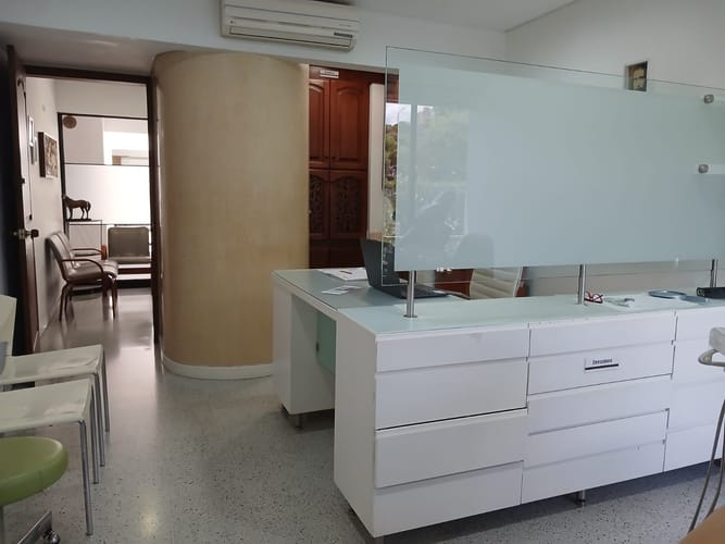 Consultorio en venta en El Poblado, Medellín, 30 m² · foto 2 de 11