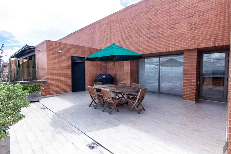 Apartamento de 4 alcobas en venta en Cerros De Los Alpes, Bogotá, 534 m² · foto 2 de 24