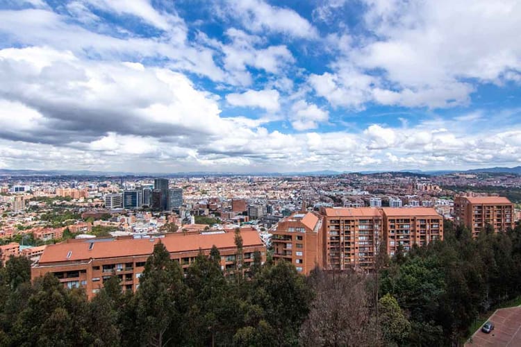 Apartamento de 4 alcobas en venta en Cerros De Los Alpes, Bogotá, 534 m² · foto 3 de 24