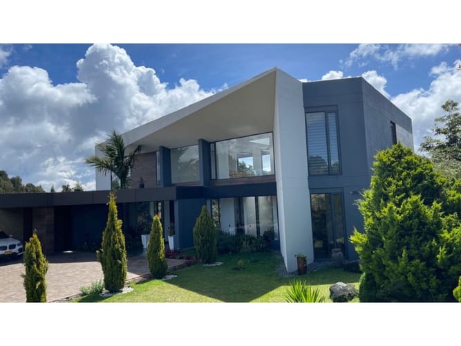 Casa de 3 alcobas en venta en Vía Las Palmas, Envigado, 450 m² · foto 3 de 24