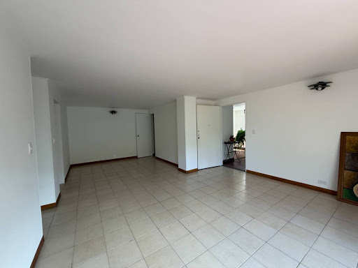 Apartamento en arriendo en El Portal, Envigado · foto 2 de 17