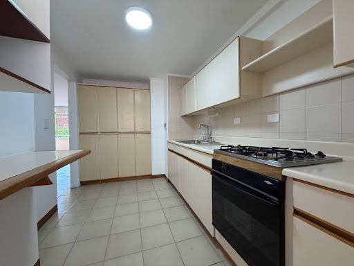 Apartamento en arriendo en El Portal, Envigado · foto 3 de 17