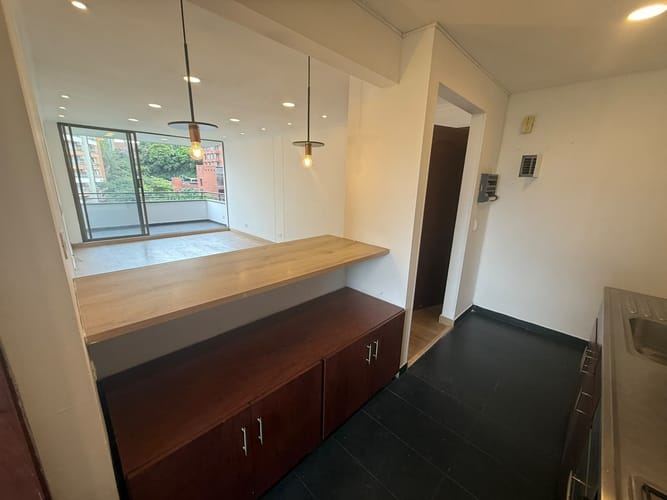 Apartamento de 2 alcobas en arriendo en Castropol, Medellín, 80 m² · foto 3 de 19