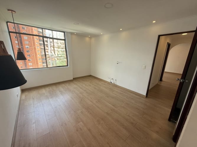 Apartamento de 2 alcobas en arriendo en Castropol, Medellín, 80 m² · foto 2 de 19