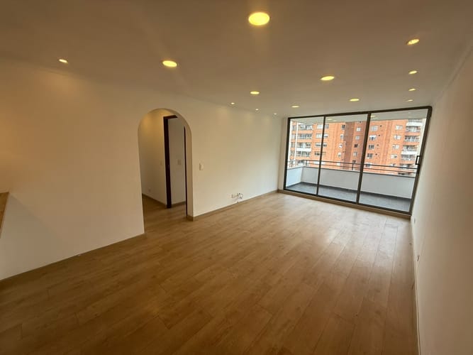 Apartamento de 2 alcobas en arriendo en Castropol, Medellín, 80 m² · foto 8 de 19