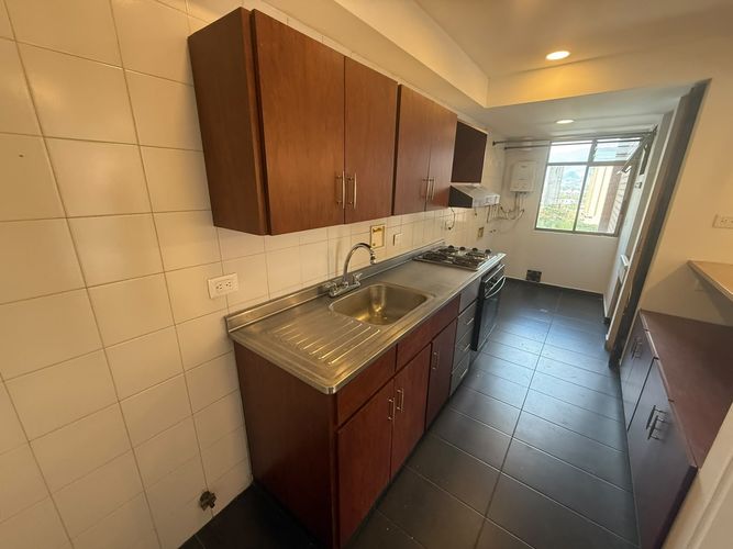 Apartamento de 2 alcobas en arriendo en Castropol, Medellín, 80 m² · foto 5 de 19