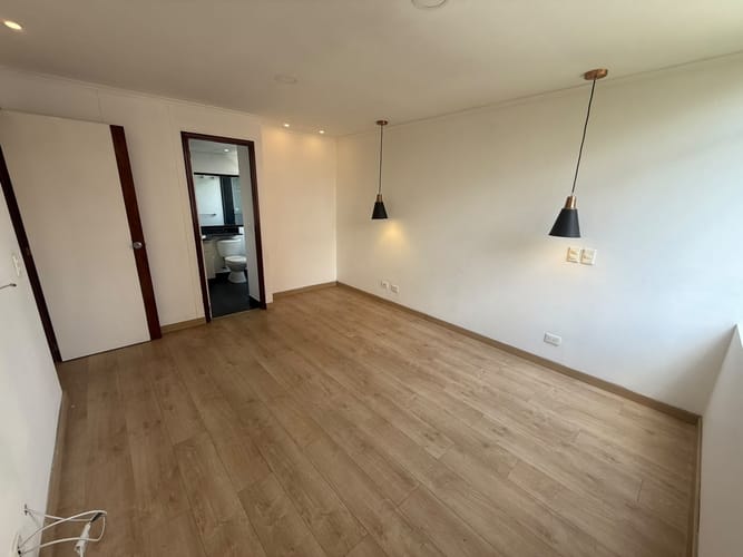 Apartamento de 2 alcobas en arriendo en Castropol, Medellín, 80 m² · foto 10 de 19