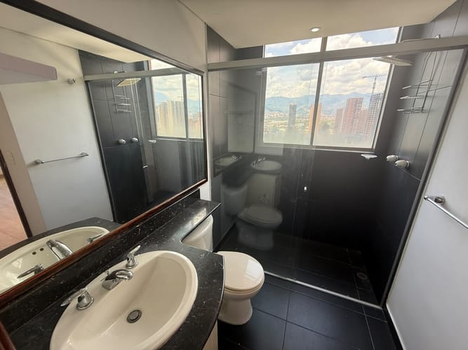 Apartamento de 2 alcobas en arriendo en Castropol, Medellín, 80 m² · foto 17 de 19