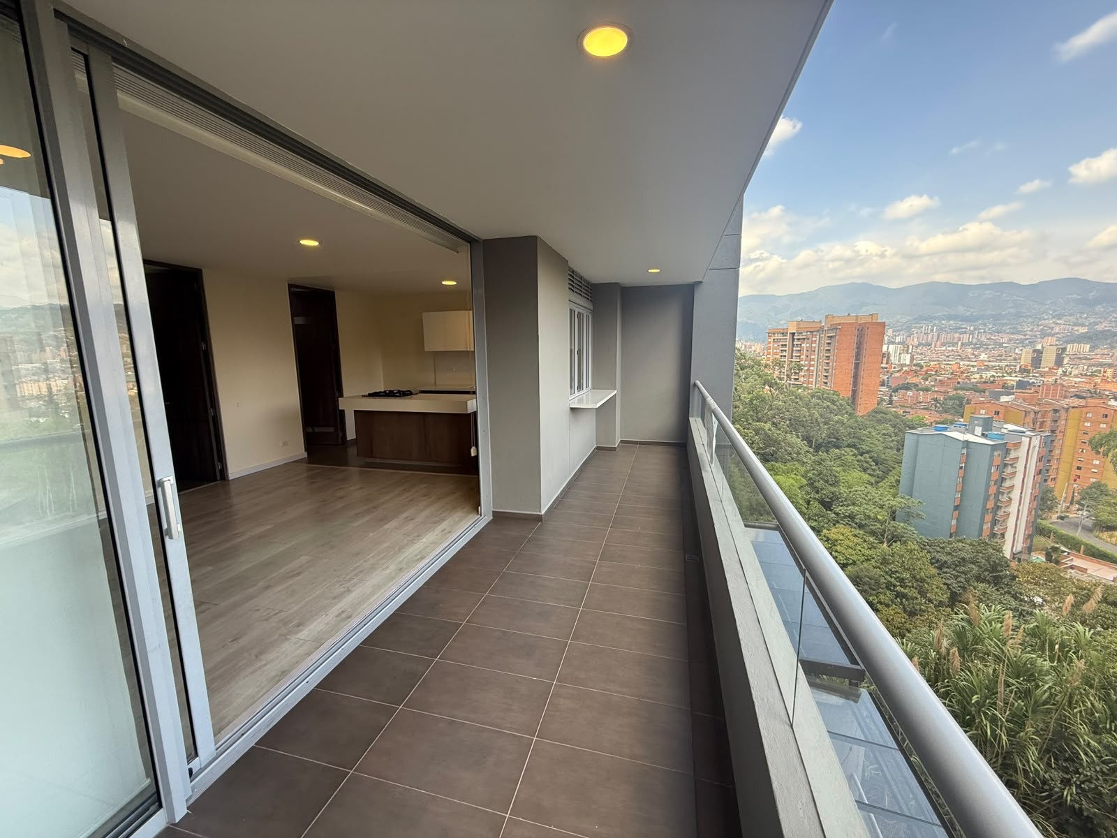Apartamento en Arriendo en Cumbres, Envigado