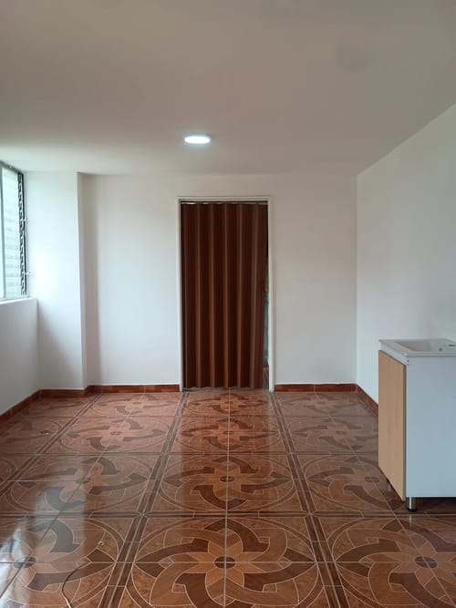 Apartamento de 4 alcobas en arriendo en Urbanizacion Rosales Del Parque, Medellín, 110 m² · foto 2 de 10