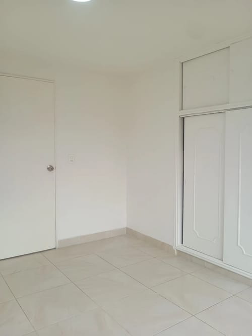 Apartamento de 4 alcobas en arriendo en Urbanizacion Rosales Del Parque, Medellín, 110 m² · foto 8 de 10