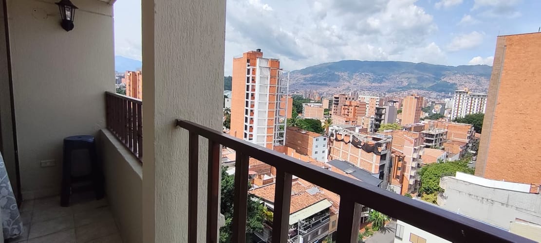 Apartamento de 3 alcobas en arriendo en Laureles, Medellín, 115 m² · foto 4 de 16