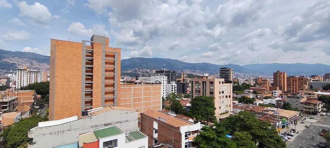 Apartamento de 3 alcobas en arriendo en Laureles, Medellín, 115 m² · foto 14 de 16