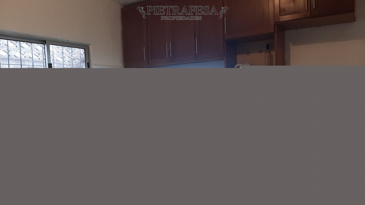 Casa en alquiler, 2 dormitorios, 1 baño, patio, cochera. La Teja. · Foto 2