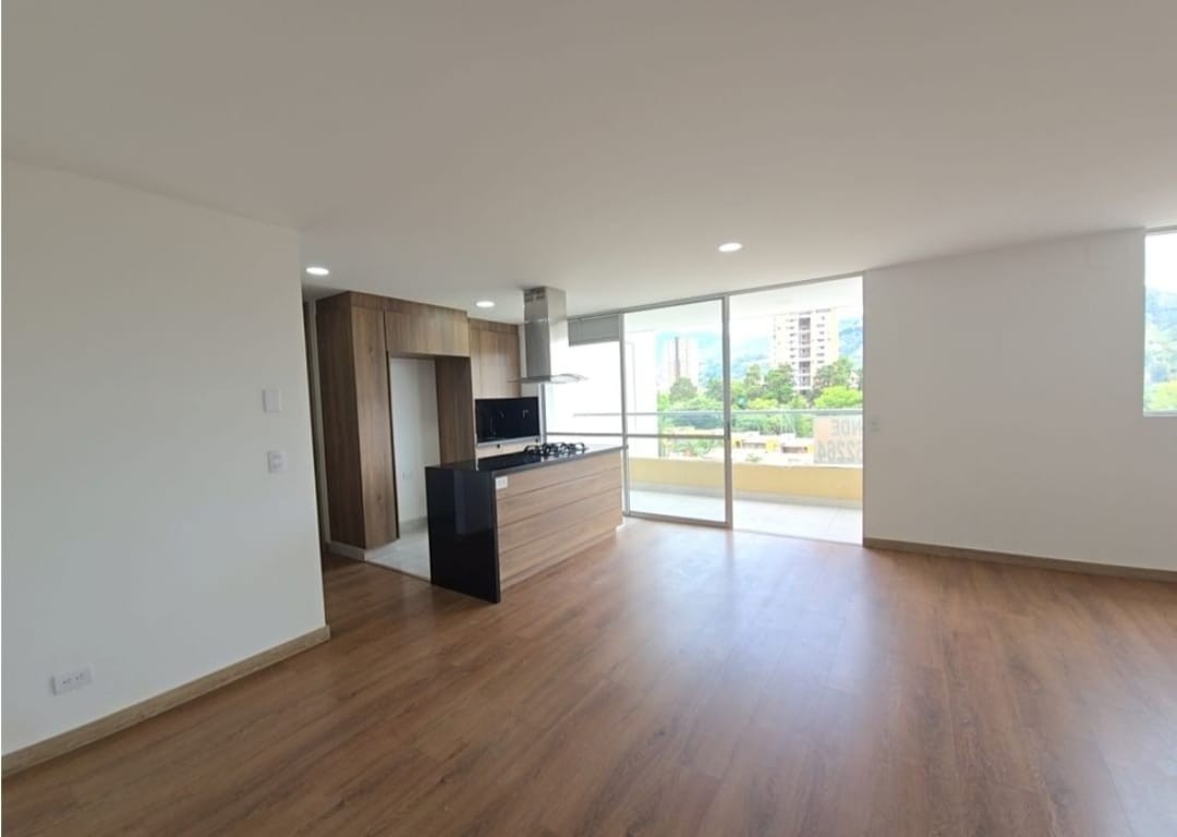 Apartamento en venta en Suramerica, La Estrella · foto 2 de 10
