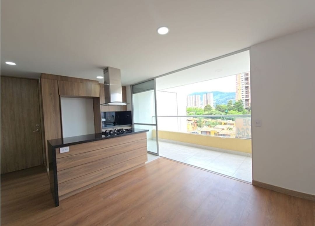 Apartamento en venta en Suramerica, La Estrella · foto 4 de 10