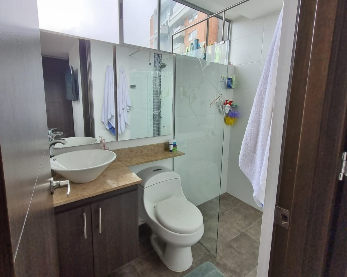 Apartamento en venta en Loma Del Esmeraldal, Envigado · foto 9 de 13