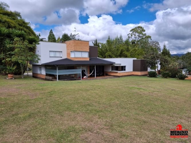 Finca en venta en La Clara, Guarne, 400 m² · foto 2 de 24