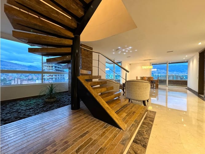 Apartamento de 5 alcobas en arriendo en Laureles, Medellín, 444 m² · foto 4 de 24