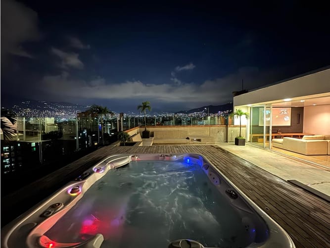 Apartamento de 5 alcobas en arriendo en Laureles, Medellín, 444 m² · foto 6 de 24