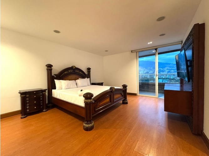Apartamento de 5 alcobas en arriendo en Laureles, Medellín, 444 m² · foto 11 de 24