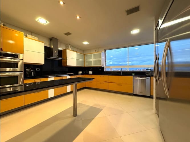Apartamento de 5 alcobas en arriendo en Laureles, Medellín, 444 m² · foto 21 de 24