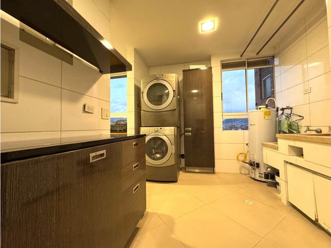 Apartamento de 5 alcobas en arriendo en Laureles, Medellín, 444 m² · foto 22 de 24