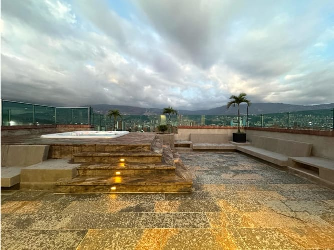 Apartamento de 5 alcobas en arriendo en Laureles, Medellín, 444 m² · foto 24 de 24