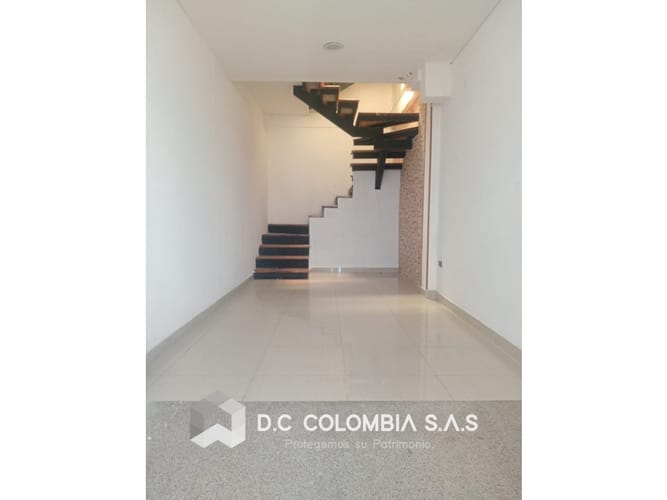 Casa de 7 alcobas en venta en Portachuelo, Girardot, 156 m² · foto 2 de 11