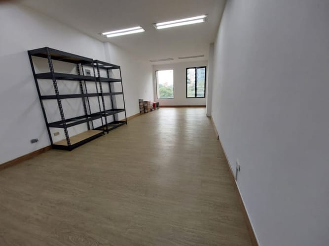 Local en arriendo en El Poblado, Medellín, 35 m² · foto 2 de 9