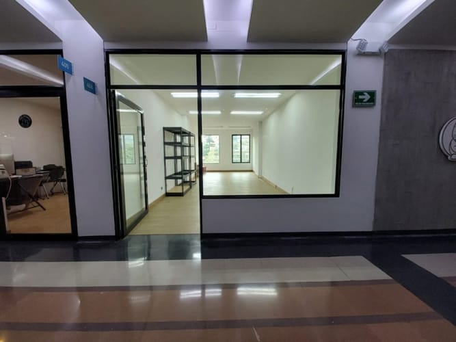 Local en arriendo en El Poblado, Medellín, 35 m² · foto 6 de 9