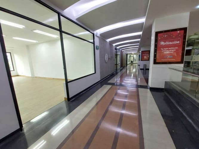 Local en arriendo en El Poblado, Medellín, 35 m² · foto 8 de 9