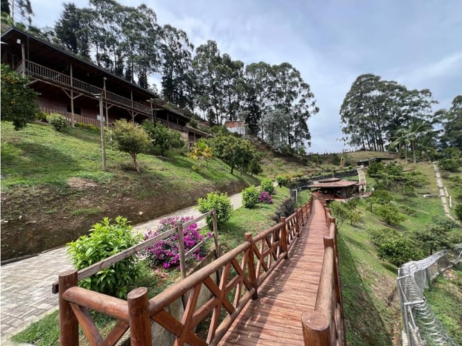 Casa de 5 alcobas en venta en La Doctora, Sabaneta, 481 m² · foto 3 de 17