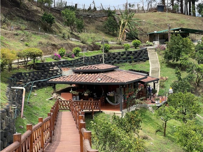 Casa de 5 alcobas en venta en La Doctora, Sabaneta, 481 m² · foto 5 de 17