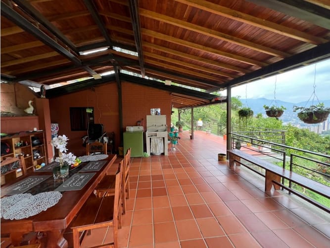 Casa de 5 alcobas en venta en La Doctora, Sabaneta, 481 m² · foto 7 de 17