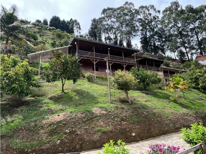 Casa de 5 alcobas en venta en La Doctora, Sabaneta, 481 m² · foto 13 de 17