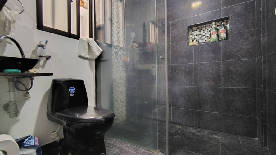 Edificio en venta en La Gloria, Medellín, 413 m² · foto 20 de 24